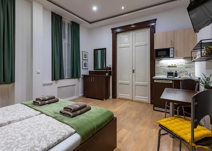 布达佩斯假日公寓 *